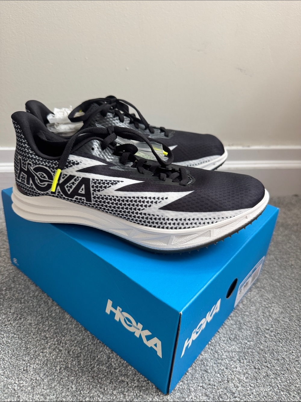 NWT/Box HOKA Crescendo Track & Field Unisex Running Shoes – Men’s 8 /Women’s 9.5